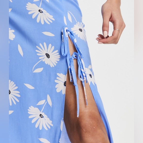 ASOS Daisy Print Side Slit with Ties Blue Floral Skirt Size 6 - Picture 3 of 3